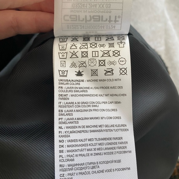 Carhartt WIP Camo Leo High Neck Liner - Picture 6 of 11